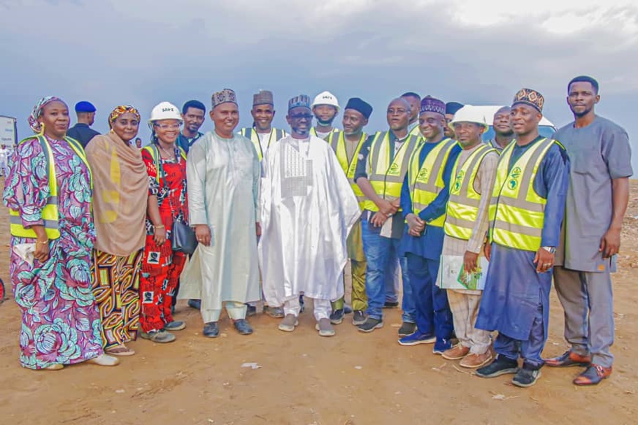 SAPZ Kaduna Team with Commissioner of Agriculture